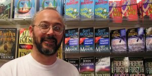 Scott Nicholson, autor 30 kníh radí: „Pri propagácii kníh vyskúšajte všetko“