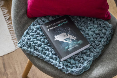 Nahliadnite do zákulisia: ako sa robí obálka, sadzba a print on demand